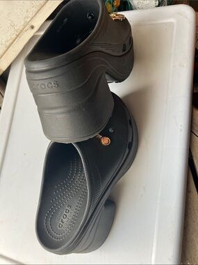 CROCS womensBlack Platform sirenClog Sandals with Gold Charm